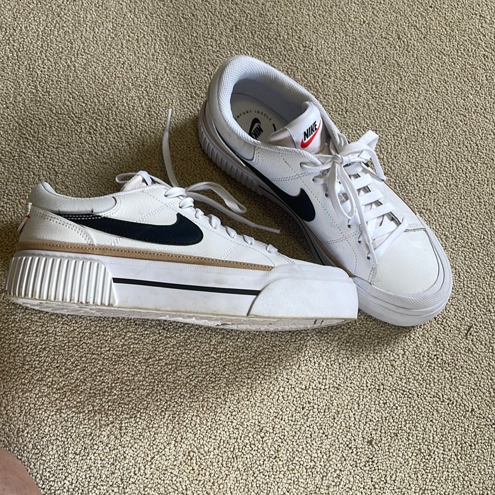 White Nikes worn twice. Great condition